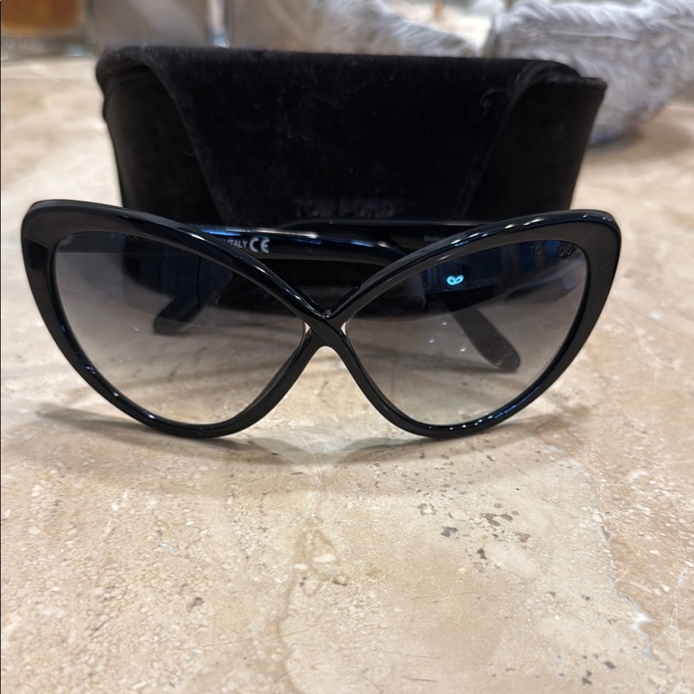 Tom Ford Black Oversized Madison Cat-Eye Sunglasses